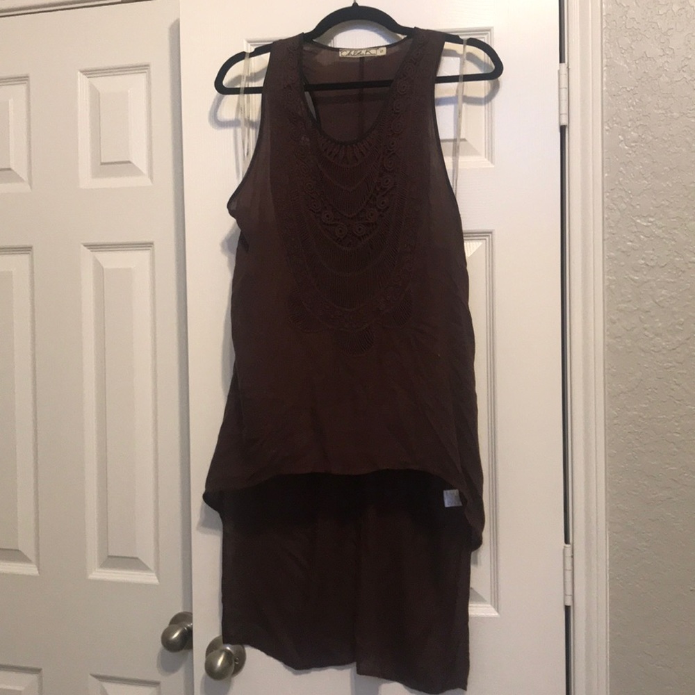 Chloe K hi-low top